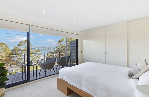 Wangi Wangi House | Wangi Beach Rd with views
