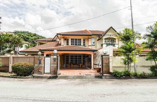 Federal Territory of Kuala Lumpur House | Wangsa Maju Luxury Villa with Private Pool-12pax