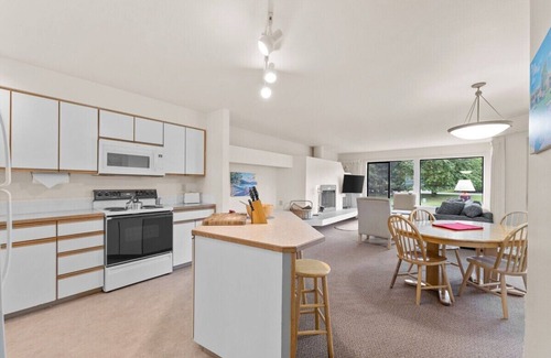Wapato Point Condo | Wapato Point Condo on Lake Chelan with Resort Amenities! 2Bed/2Bath, Upper Floor-Unit 674