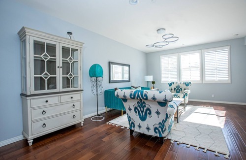 Claremont House | Warm and Comfortable in a Prime Location 3br/3.5ba