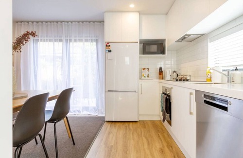Christchurch House | Warm and Comfy Home with Carpark near CBD