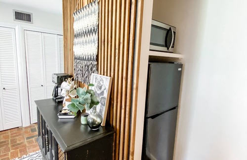 Daphne Apartment | Warm and Cozy Condo with Peaceful Golf Course Views