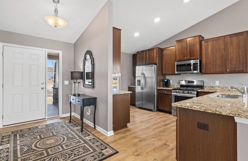 Woodbury House | Warm and Welcoming Home in Woodbury
