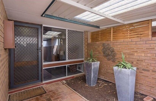 Craigie House | Warm, Clean and Inviting 3 Bed House in Craigie