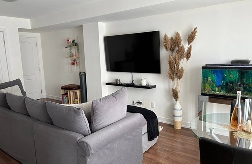 Markham House | Warm Comfort Home, away from Home!n.only minutes away from the downtown