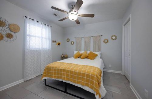Maplewood Heights House | Warm & Comfy In Nash Tvs In All Rooms Book Now