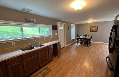 Northfork House | Warm. Cozy. Simple! Northfork WV! ATV/SxS Friendly! Very spacious! Sleeps 12+