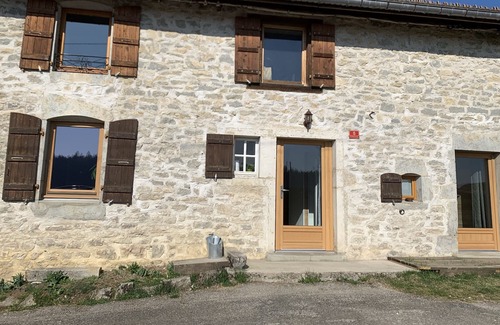 Prenovel House | Warm house with fireplace, 6 travelers.