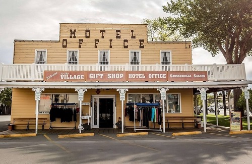 Cody House | Warm Inviting Room Perfect for Family Getaways in Downtown Cody