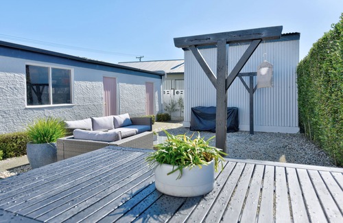 Mataura House | WARM & MODERN ART DECO HOME