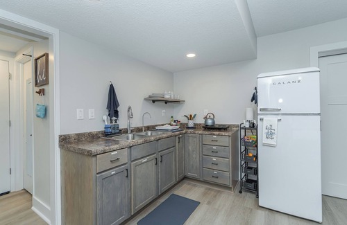 Kutzky Park Apartment | Warm Nest Inn - Newly remodeled spacious studio - across street from St Mary's
