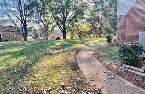 Lynchburg House | Warm- Romantic Ranch House Near to Colleges and Hospitals .