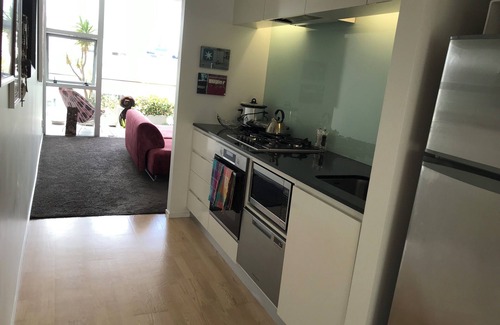 Freemans Bay Apartment | Warm, spacious and secure apartment in great location. Just move in!