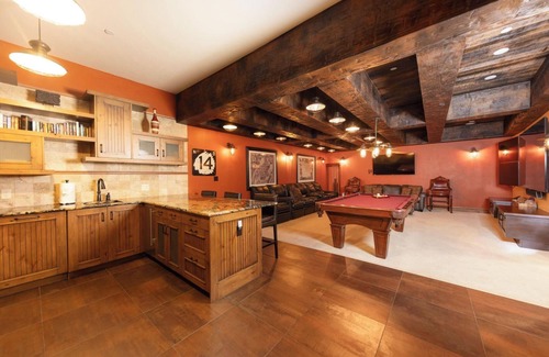 Copper Mountain House | Warming Hut: True Ski-in/Out, Hot Tub, Video Wall, Pool Table, Shuttle
