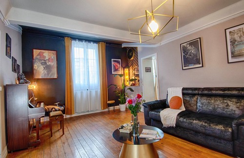 Republique Apartment | Warmth in the heart of Le Mans: Station, Centre & Parking