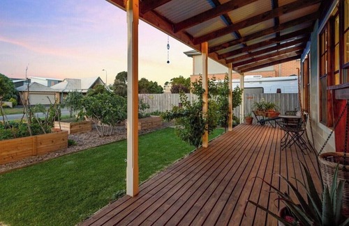 Hastings House | Warrangine Bay view retreat is a real jewel of the Mornington Peninsula.