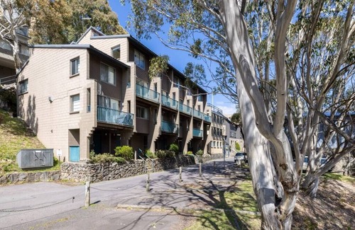 Thredbo Ski Chalet | Warrina 8 | Thredbo | Budget-friendly