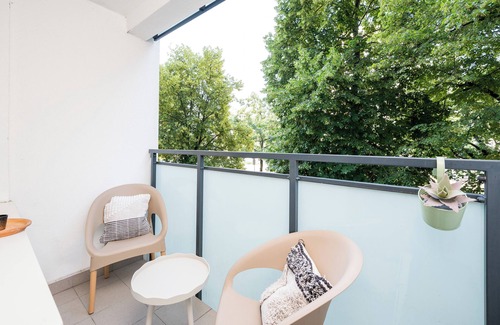 Muranow Apartment | Warsaw Downtown Colourful Apartment