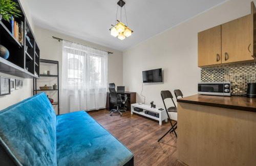 Wlochy Apartment | Warsaw Włochy Studio with Workspace - by Rentujemy