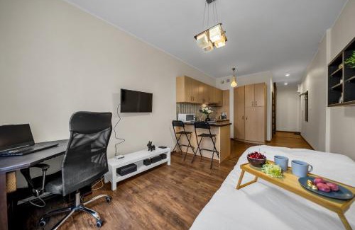 Wlochy Apartment | Warsaw Włochy Studio with Workspace - by Rentujemy