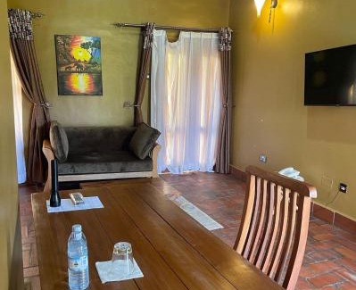 Kichwamba Hotel | warujojo safari lodge