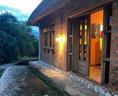 Kichwamba Hotel | warujojo safari lodge
