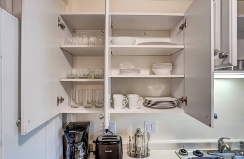 Greenfield Apartment | Washer/Dryer. Dishwasher. A/C. Pets. Corner Apt.