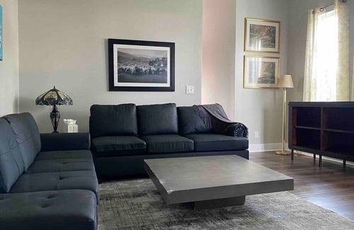 Evansville Apartment | Washington A/Stylish 1BR/1BA Downtown Apt