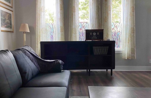 Evansville Apartment | Washington A/Stylish 1BR/1BA Downtown Apt
