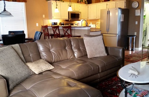 Garden City House | Watch Sunrise in bed,ocean view,purified AC air, ample parking, 100 yds to beach
