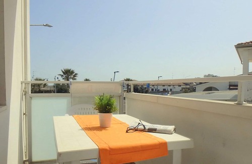 Lido di Pomposa Apartment | Watch the beach from the balcony! House with air conditioning, on the sea at Lido Pomposa