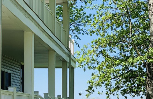 Claiborne House | WATCH THE EVER-CHANGING SUNSET REFLECT OVER THE EASTERN BAY