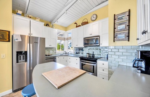 Indian Neck Heights House | Water Facing Home on Hiawatha Beach (2246)