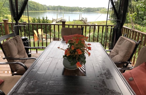 Portsmouth House | Water Front! Family Friendly! Walk to town! Sleeps 6