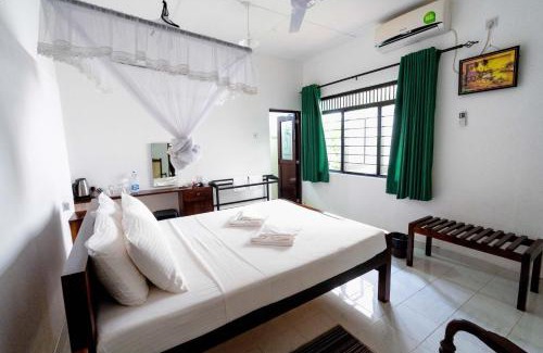 Anuradhapura House | Water Front Home Stay and Resort