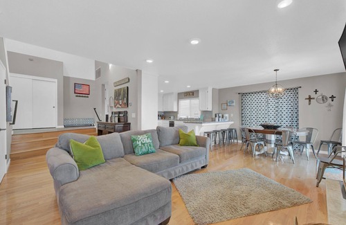 Discovery Bay House | Water front home minutes to fast water