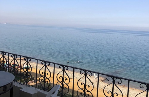 Faisal Ski Chalet | Water front over looking at Red Sea great view a