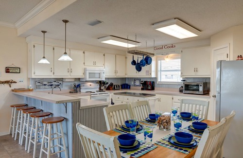 Silver Cay House | Water's Edge – Fun beach house on the canal, great for fisherman and beachgoers!