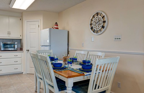 Silver Cay House | Water's Edge – Fun beach house on the canal, great for fisherman and beachgoers!