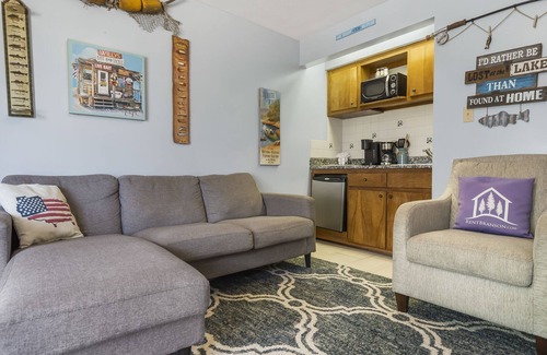 Big Cedars Apartment | Water's Edge Greets You-Ground-Level Suite-Dog Friendly-Free Tickets-Cmty HotTub!