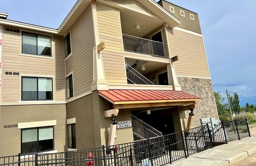 Garden City Apartment | Water's Edge Suite 201 - Beautiful, Spacious & Luxurious