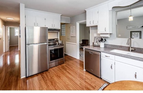 Midlothian House | Water View - 1 Acre, Great Location! Chickens!