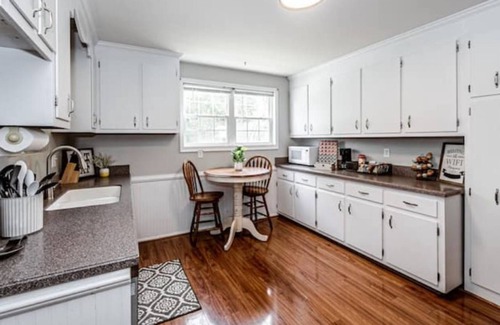 Midlothian House | Water View - 1 Acre, Great Location! Chickens!