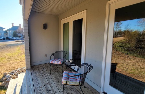 Kingsmill Condo | Water-view in Kingsmill, 10 minutes to Busch Gardens & Colonial Williamsburg!