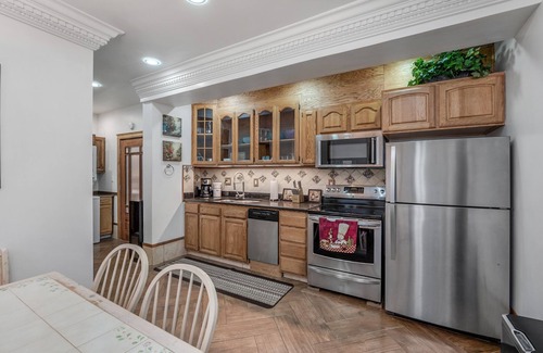 Everett House | Water view, large 2 bedroom in N Everett