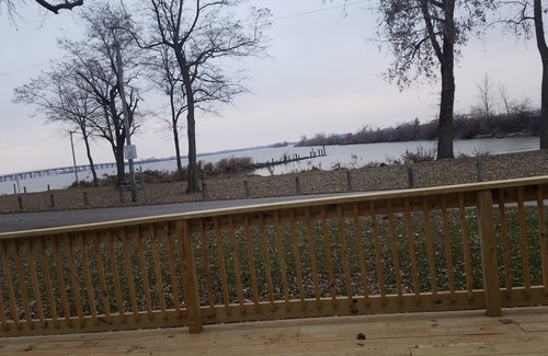 Bay View House | Water View Property Ideal For Hunting/Fishing Groups Or Large Families