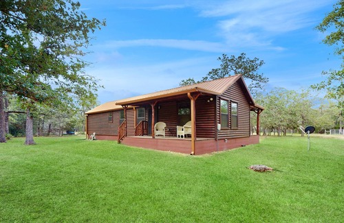 Ledbetter Cabin | Water-view rustic cabin with large front porch, W/D, streaming, kitchen, & AC