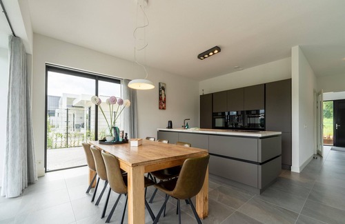 Zeewolde House | Water villa in Zeewolde with jetty