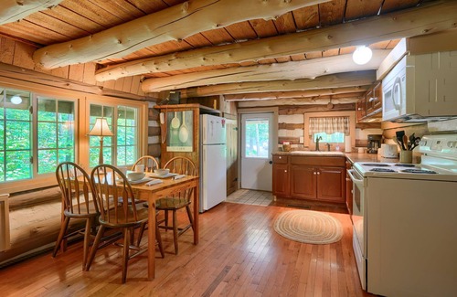 South Bloomingville Cabin | Waterfall Cabin | Private Trails | Hot Tub
