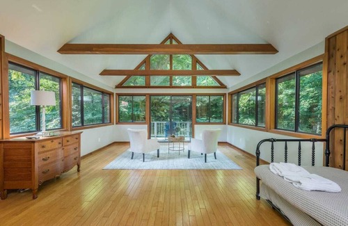 Lynn House | Waterfall Escape Fire Pit Riverfront Peaceful